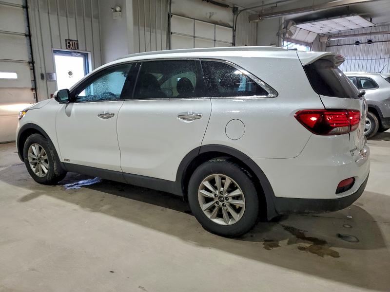 Фото 2 - KIA SORENTO