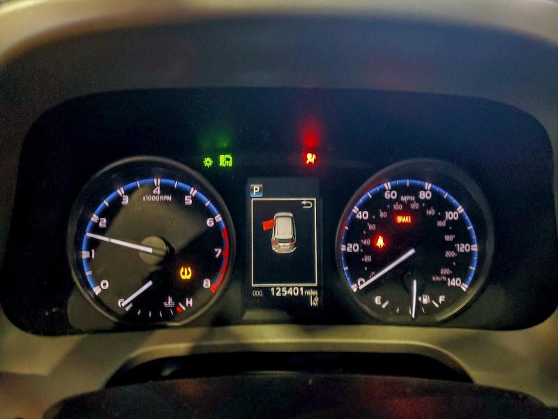 Фото 9 - TOYOTA RAV4