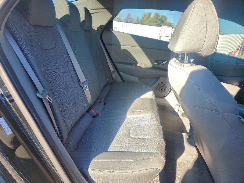 Фото 10 - HYUNDAI ELANTRA