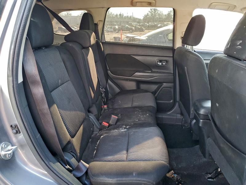 Фото 11 - MITSUBISHI OUTLANDER