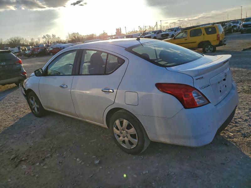 Фото 2 - NISSAN VERSA