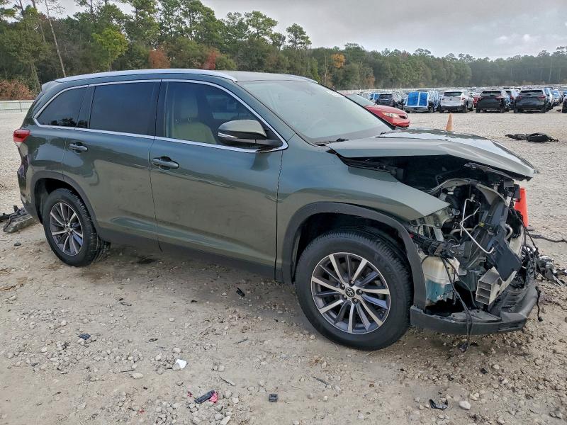 Фото 4 - TOYOTA HIGHLANDER