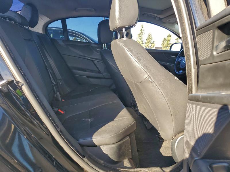 Фото 10 - JAGUAR XE