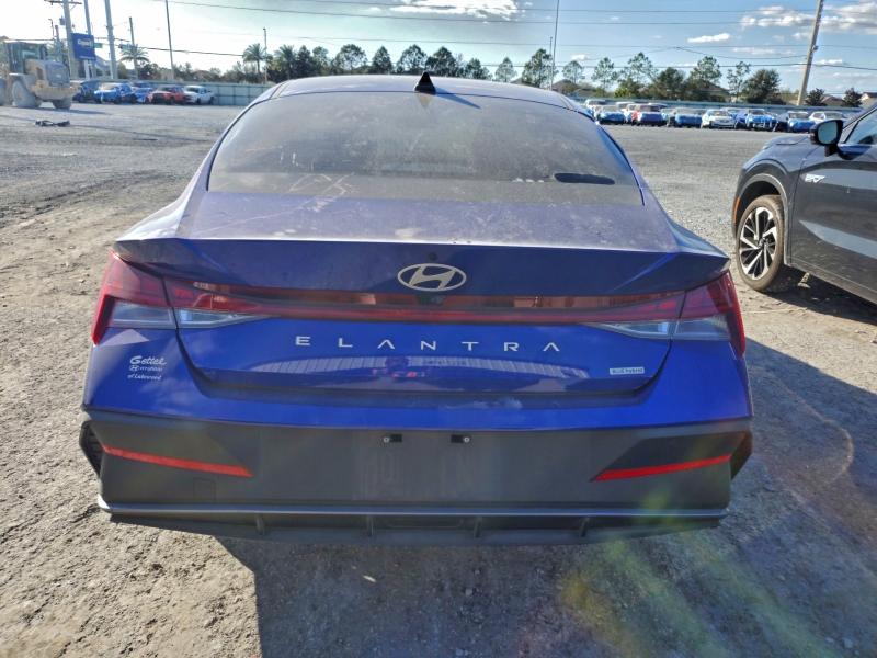 Фото 6 - HYUNDAI ELANTRA