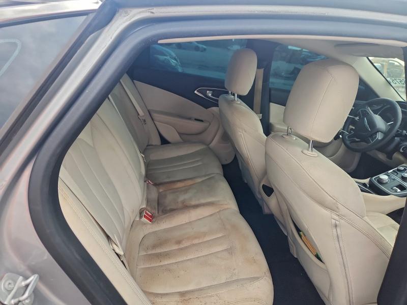 Фото 10 - CHRYSLER 200