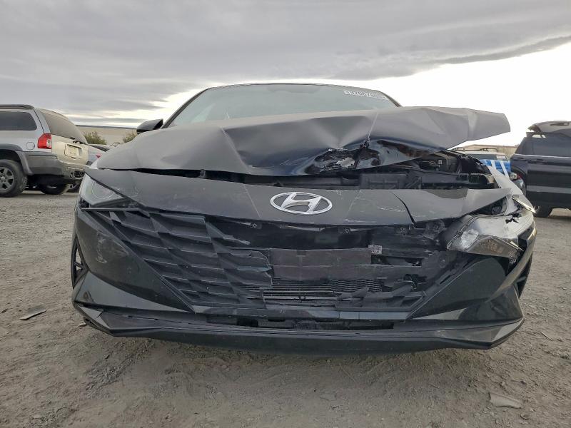 Фото 5 - HYUNDAI ELANTRA