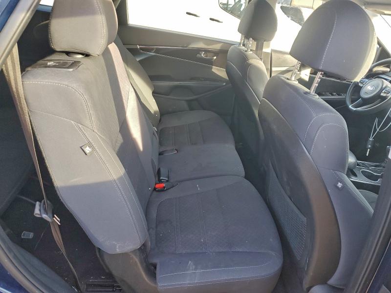 Фото 10 - KIA SORENTO