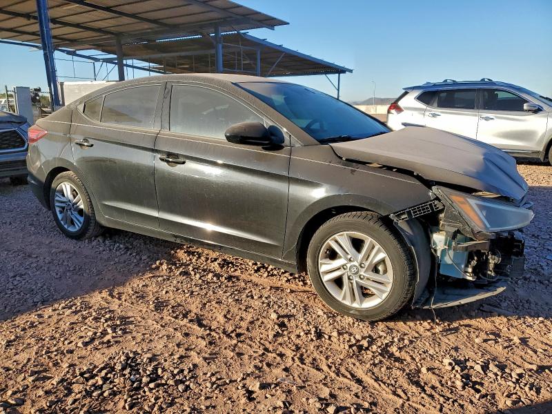 Фото 4 - HYUNDAI ELANTRA