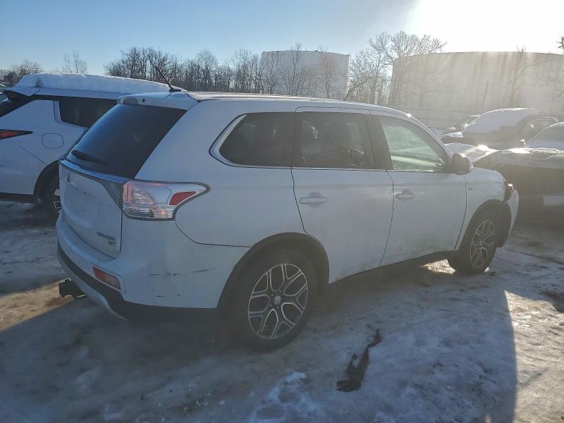 Фото 3 - MITSUBISHI OUTLANDER