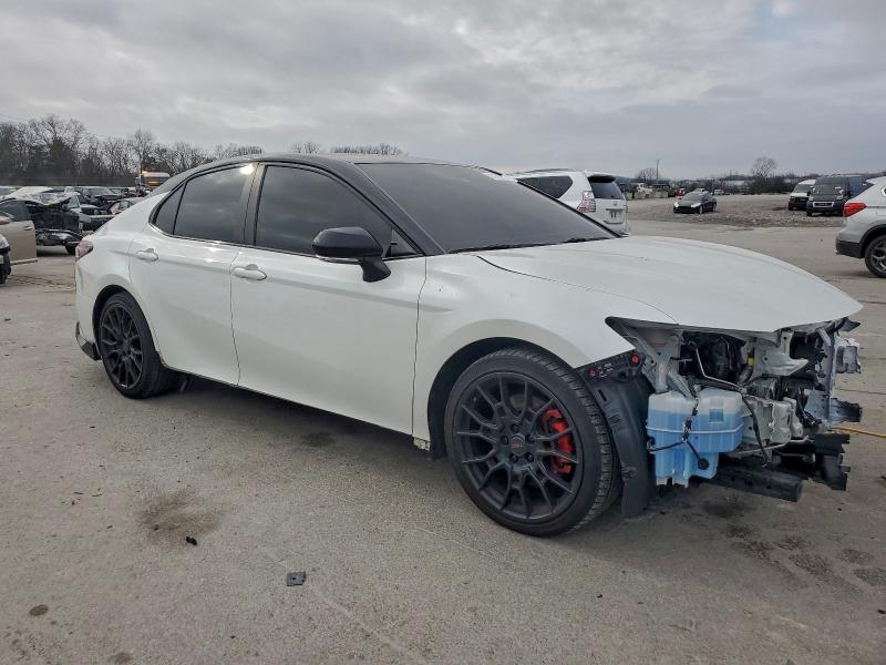 Фото 4 - TOYOTA CAMRY