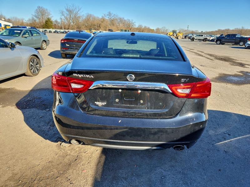 Фото 6 - NISSAN MAXIMA