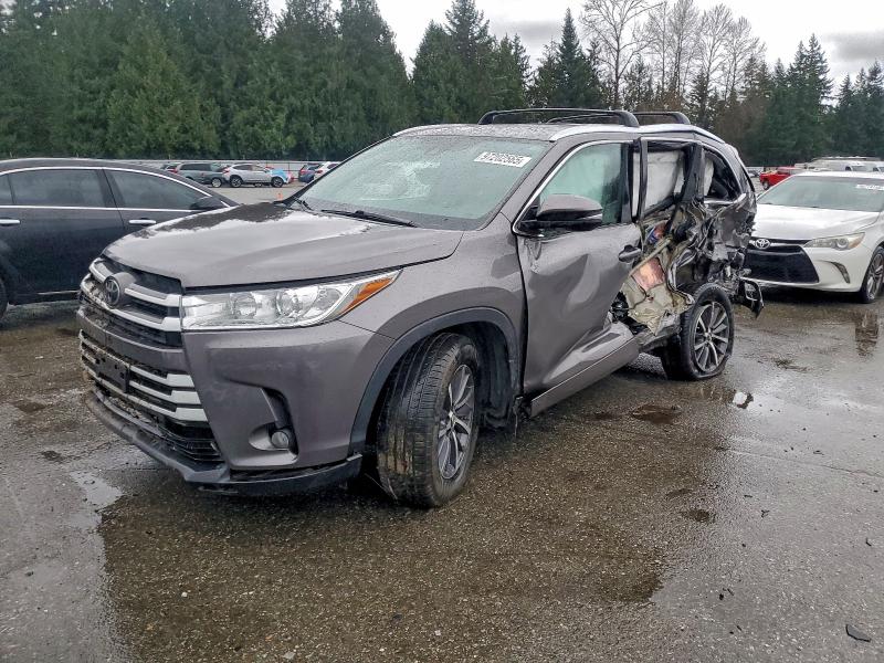 Фото 1 - TOYOTA HIGHLANDER