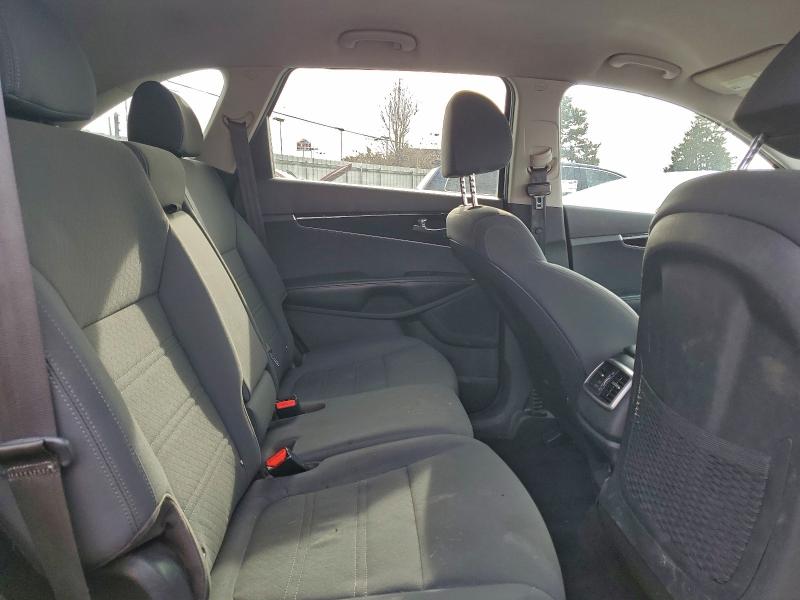 Фото 11 - KIA SORENTO