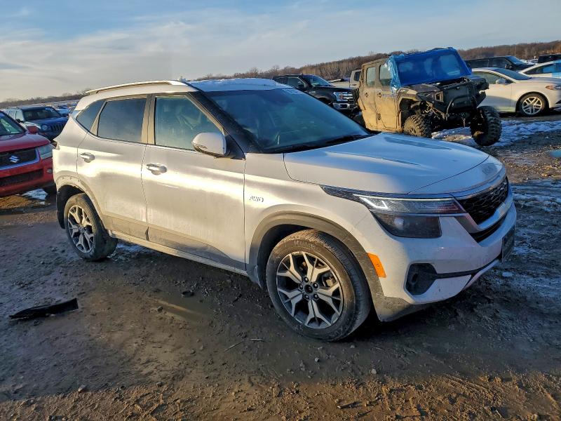 Фото 4 - KIA SELTOS