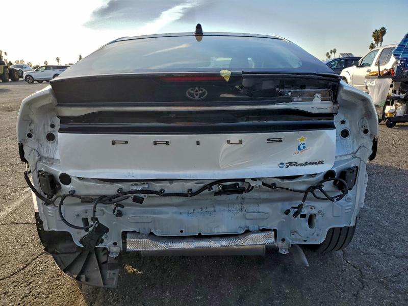 Фото 6 - TOYOTA PRIUS