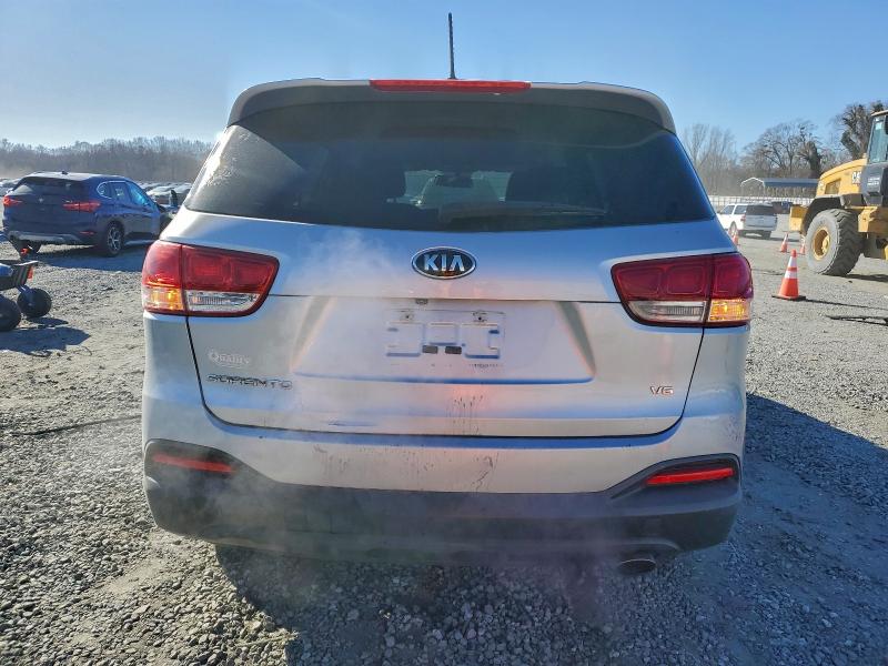Фото 6 - KIA SORENTO