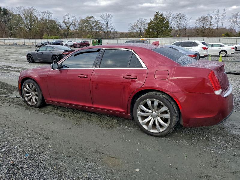 Фото 2 - CHRYSLER 300