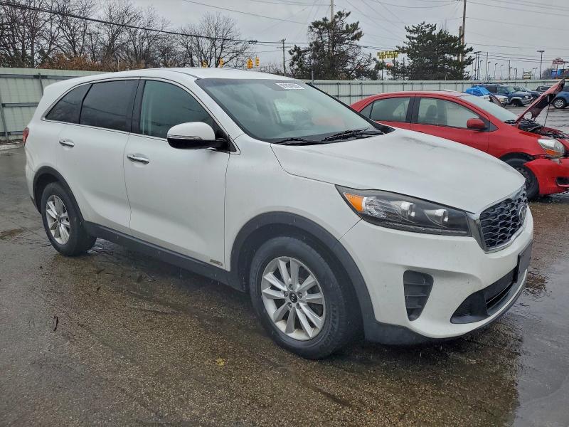 Фото 4 - KIA SORENTO