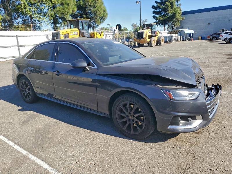 Фото 4 - AUDI A4