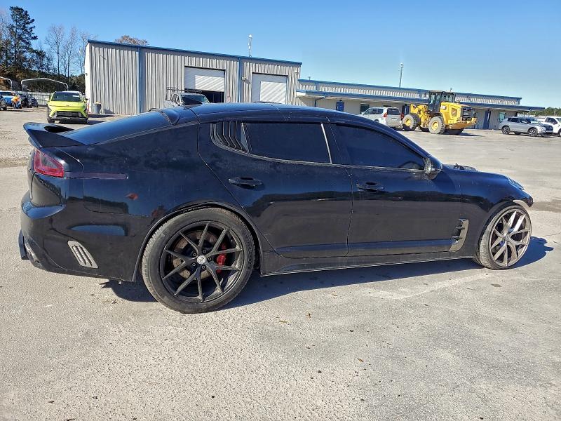 Фото 3 - KIA STINGER