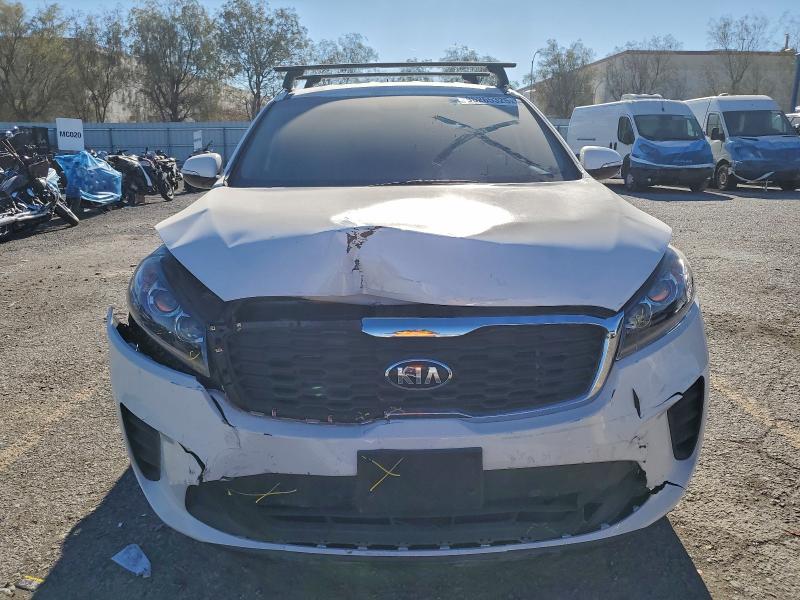 Фото 5 - KIA SORENTO