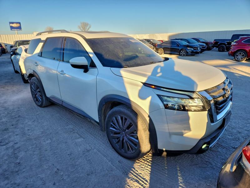 Фото 4 - NISSAN PATHFINDER