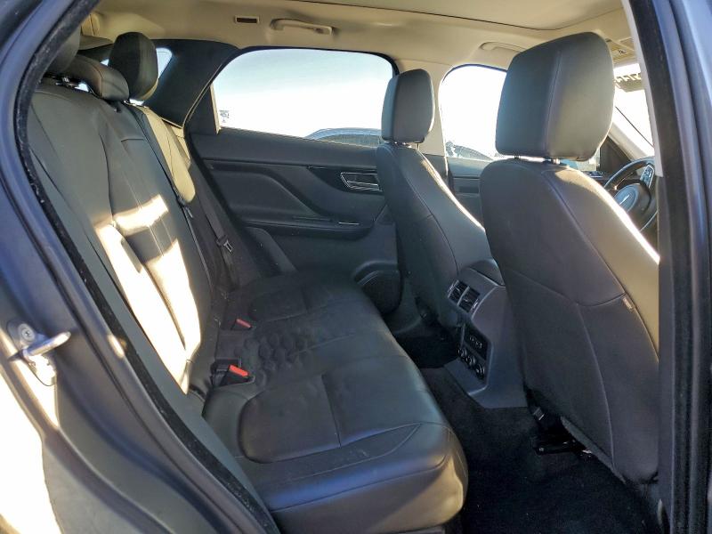 Фото 10 - JAGUAR F-PACE