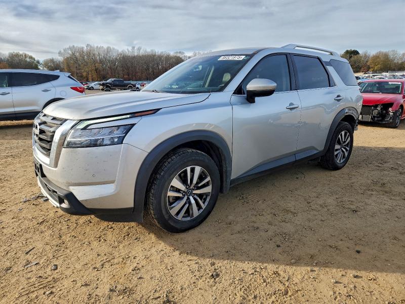 Фото 1 - NISSAN PATHFINDER