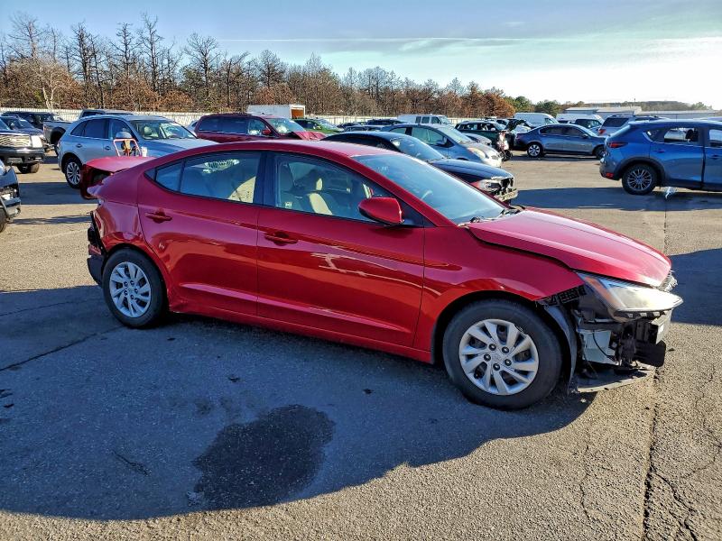 Фото 4 - HYUNDAI ELANTRA