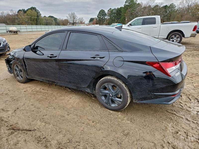 Фото 2 - HYUNDAI ELANTRA