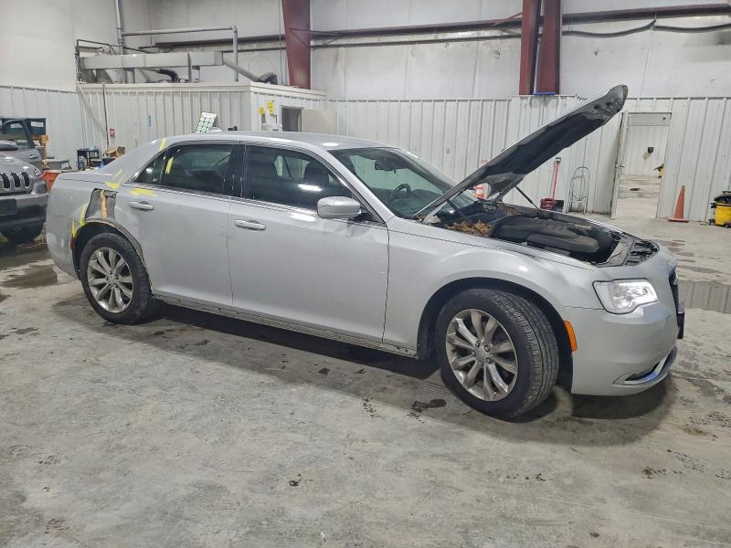 Фото 4 - CHRYSLER 300