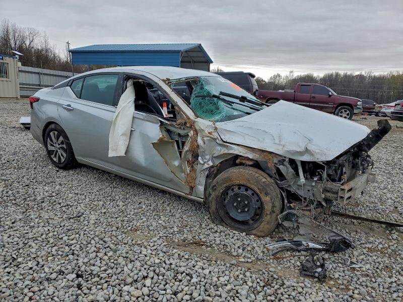 Фото 4 - NISSAN ALTIMA