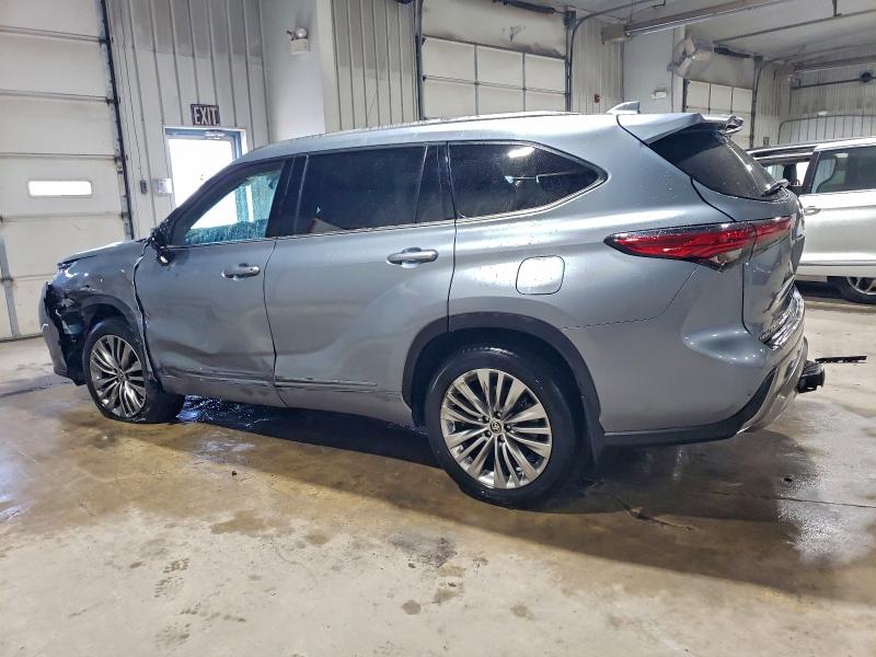 Фото 2 - TOYOTA HIGHLANDER