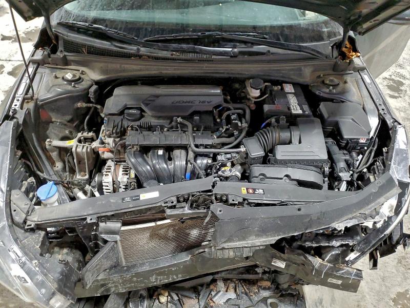 Фото 11 - HYUNDAI ELANTRA