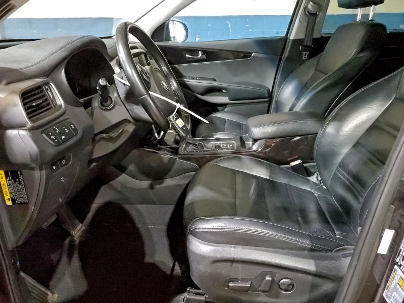 Фото 7 - KIA SORENTO