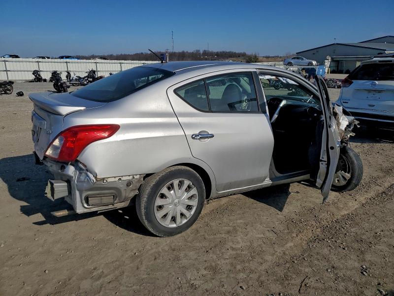 Фото 3 - NISSAN VERSA