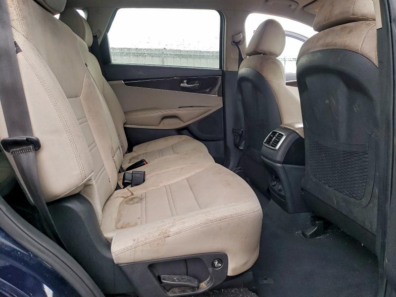 Фото 11 - KIA SORENTO