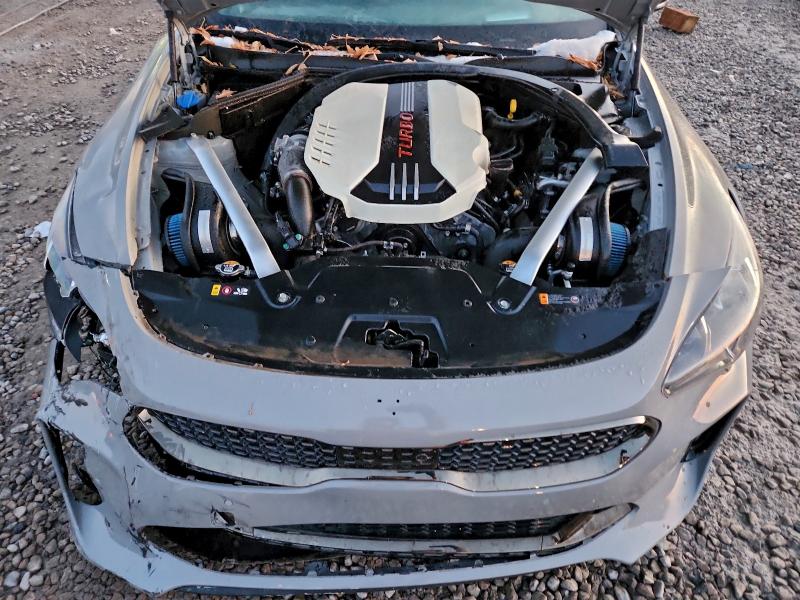 Фото 11 - KIA STINGER