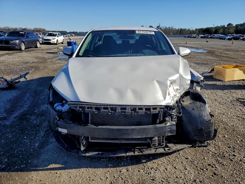 Фото 5 - HYUNDAI ELANTRA