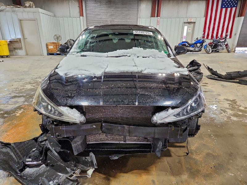 Фото 5 - HYUNDAI ELANTRA