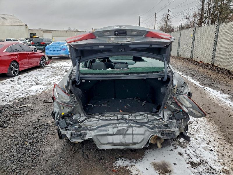 Фото 6 - HYUNDAI ELANTRA