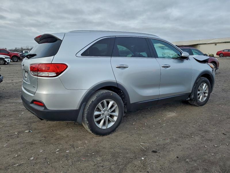 Фото 3 - KIA SORENTO