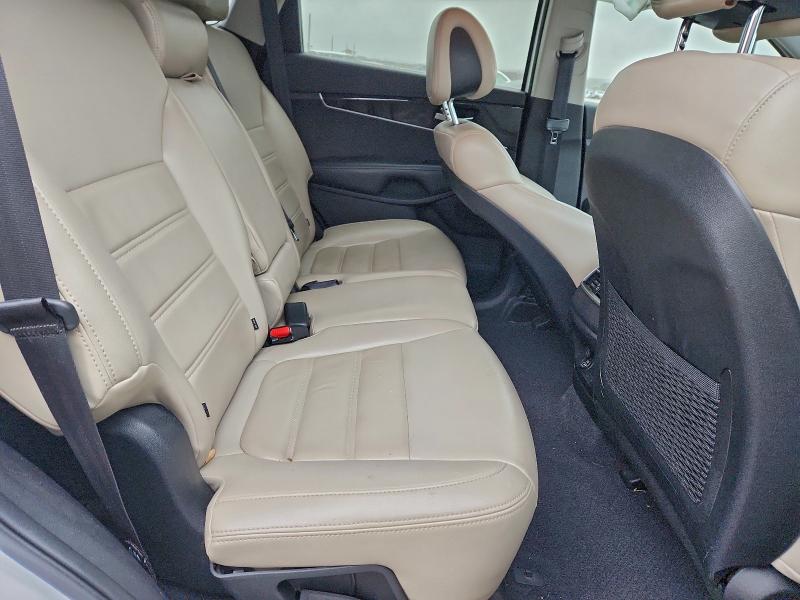 Фото 10 - KIA SORENTO