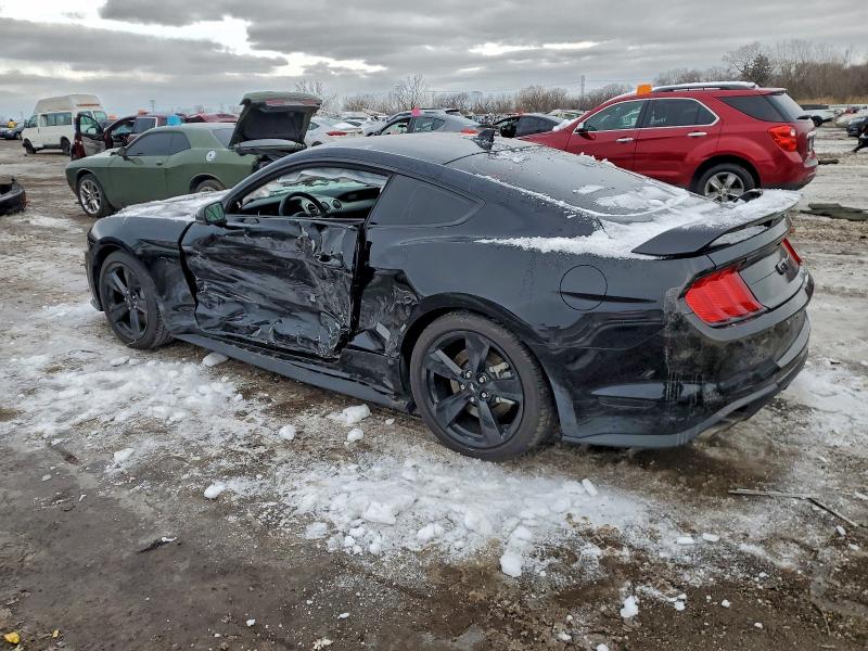 Фото 2 - FORD MUSTANG