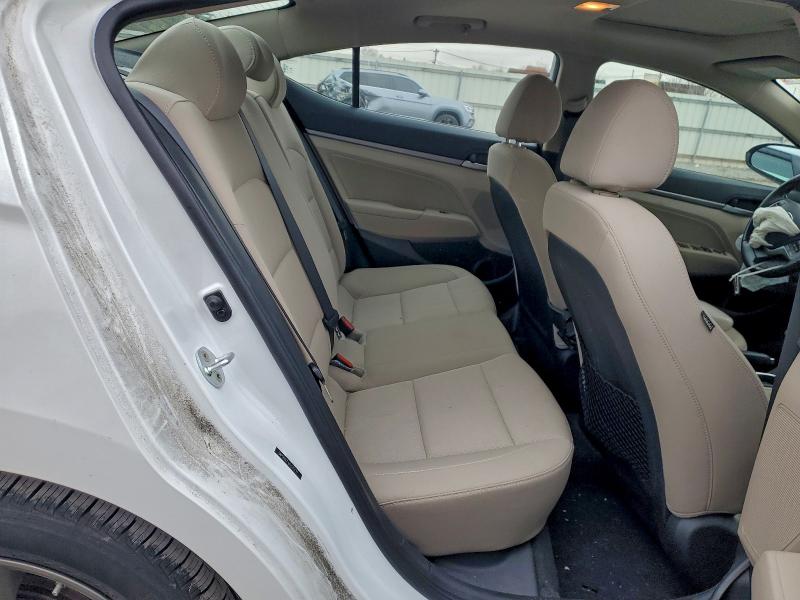 Фото 10 - HYUNDAI ELANTRA