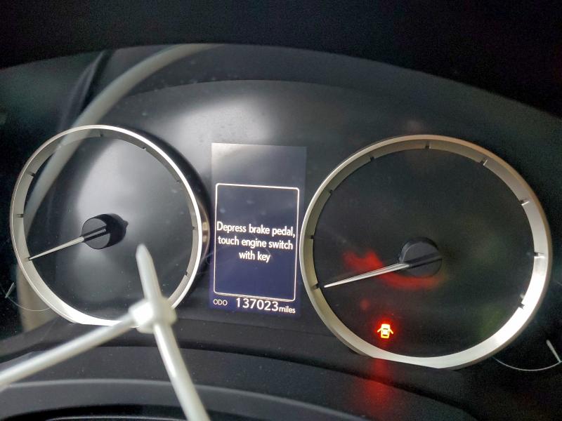 Фото 9 - LEXUS IS