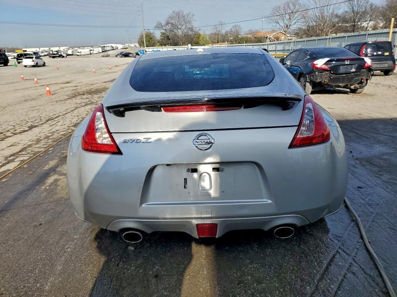 Фото 6 - NISSAN 370Z