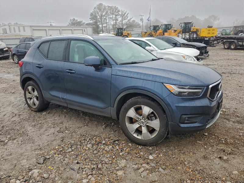 Фото 4 - VOLVO XC40