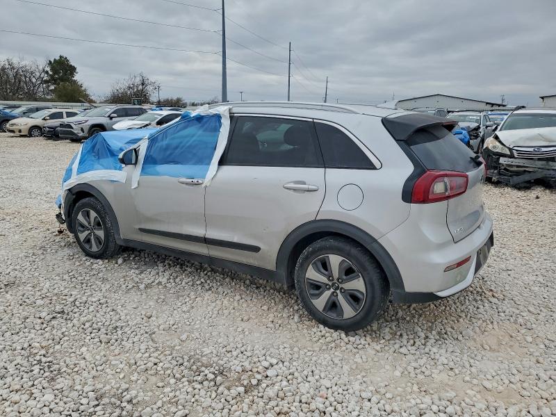 Фото 2 - KIA NIRO