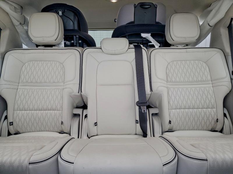 Фото 10 - LINCOLN NAVIGATOR